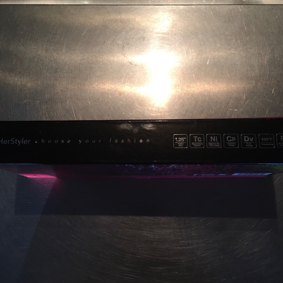 Herstyler Baby Pink Professional Hair Straightener - Picture 7 of 7